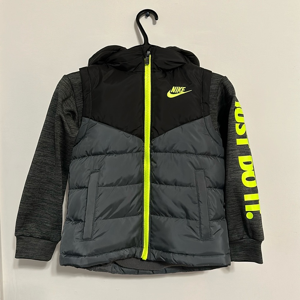 Youth Boys Nike Coat -Color:Gray and Black Size:4T